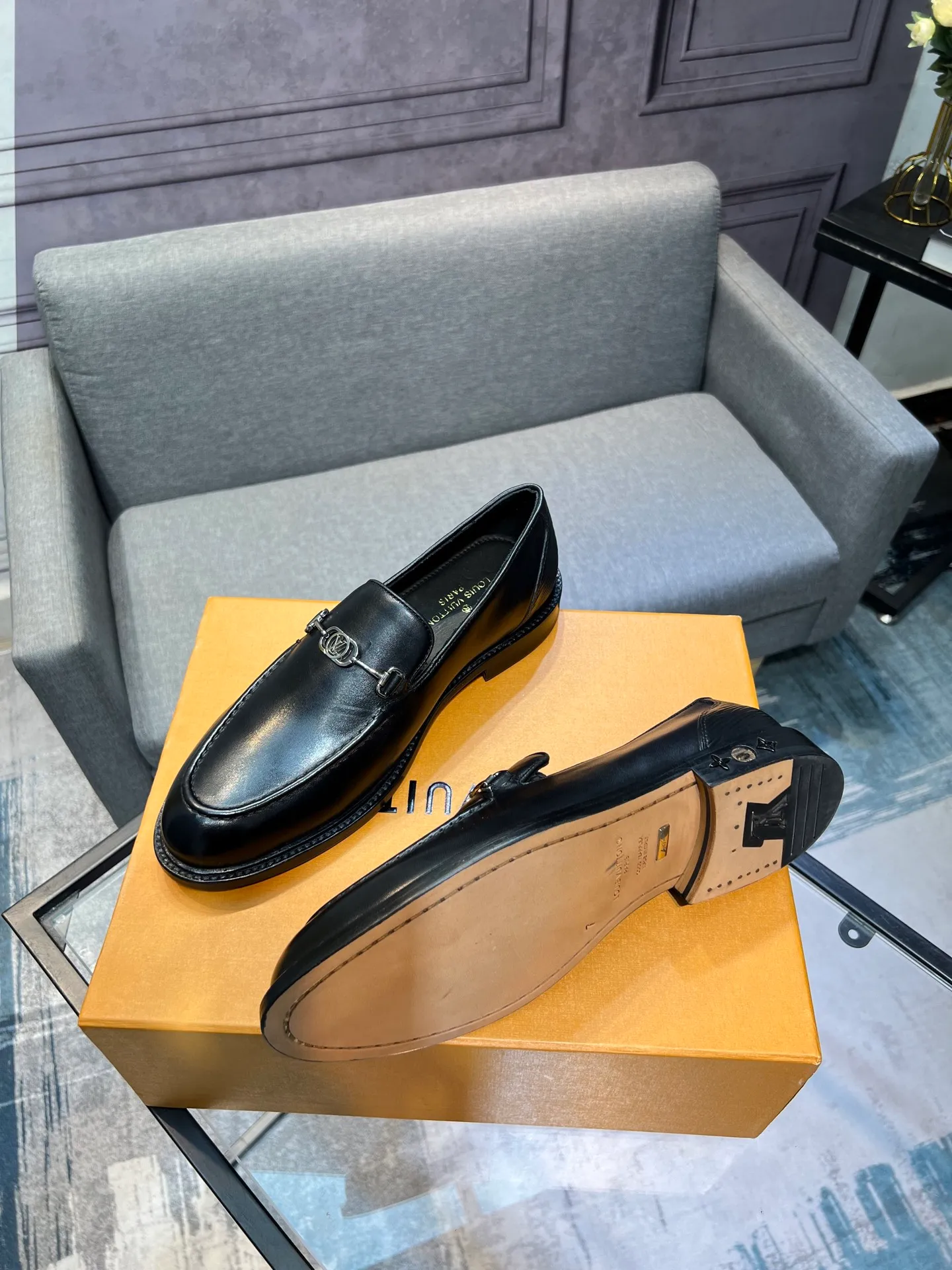 Men's shoes 💰1020 LV top luxury brand, high-quality men's business formal leather shoes, imported genuine leather soles! Customized imported leather, the first layer of open-edge beaded lacquered cowhide, the texture is incomparable, the imported cowhide lining, high-end high-end shoes, don't miss it! size:39-44 (Male 38 45 46 customized)